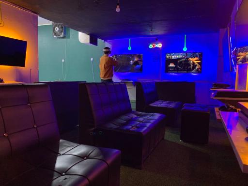 عکس کافه گیم نارنجی