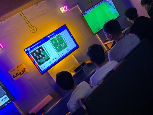 عکس کافه گیم نارنجی