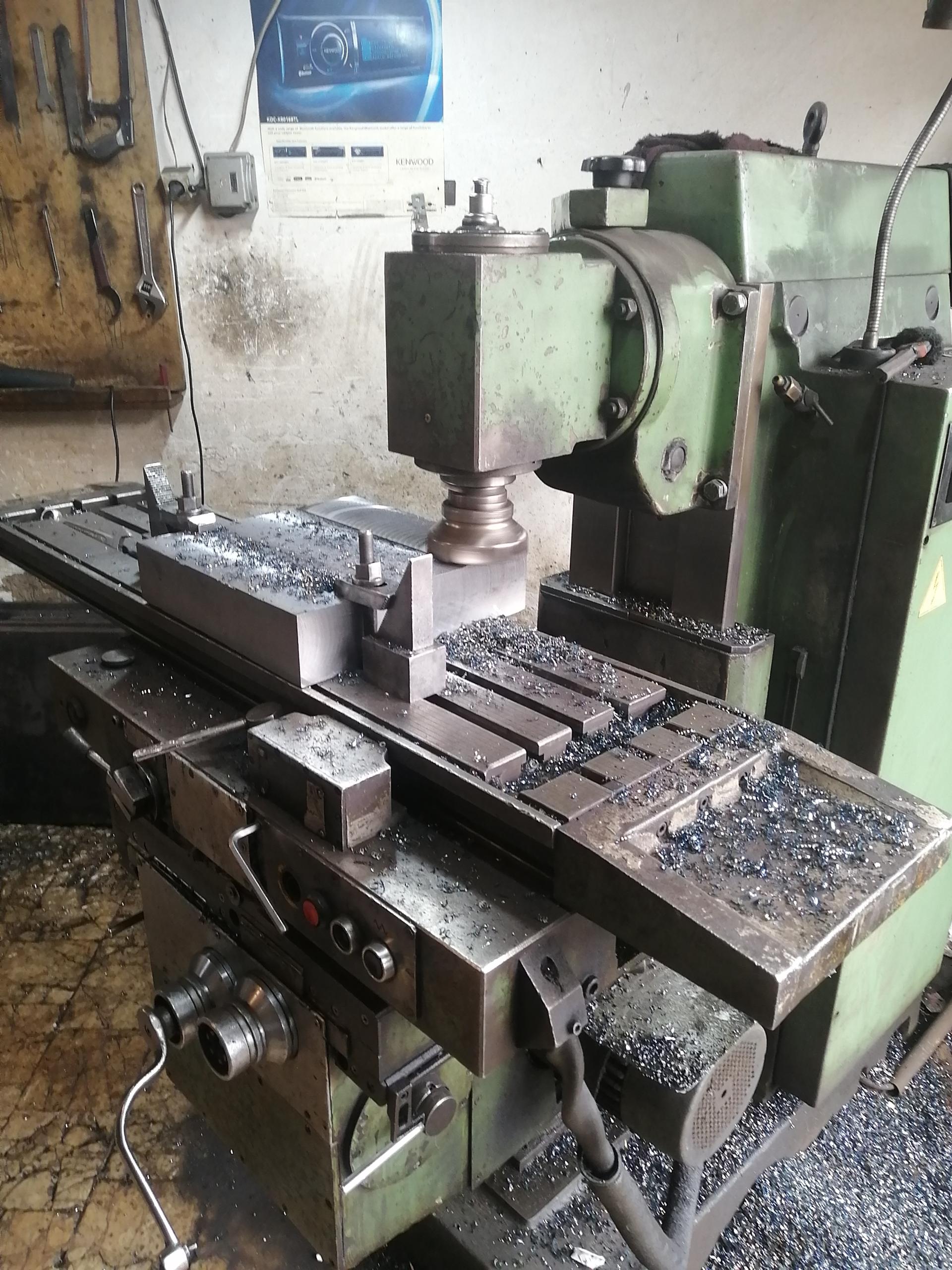 عکس سنگ مغناطیس نوین