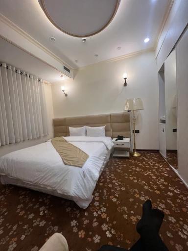 هتل و تالار پذیرایی طلاییه