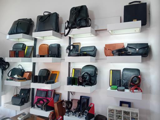 عکس تعمیرات کیف و کفش نایس