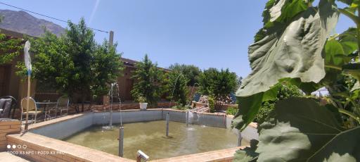 عکس اقامتگاه بومگردی سفره ایرانی باپذیرایی