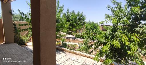 عکس اقامتگاه بومگردی سفره ایرانی باپذیرایی