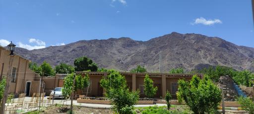عکس اقامتگاه بومگردی سفره ایرانی باپذیرایی