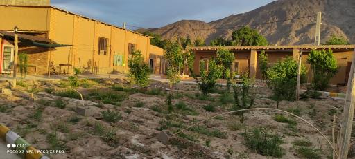 عکس اقامتگاه بومگردی سفره ایرانی باپذیرایی