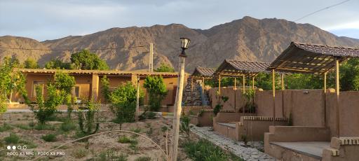 عکس اقامتگاه بومگردی سفره ایرانی باپذیرایی