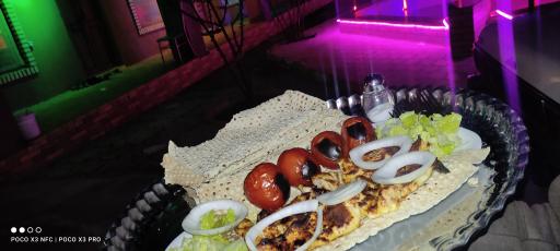 عکس اقامتگاه بومگردی سفره ایرانی باپذیرایی