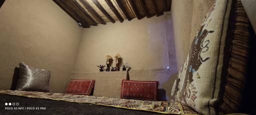 عکس اقامتگاه بومگردی سفره ایرانی باپذیرایی