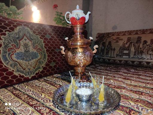 عکس اقامتگاه بومگردی سفره ایرانی باپذیرایی