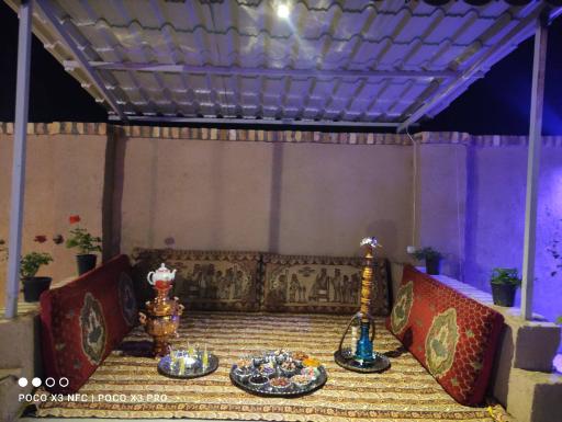 عکس اقامتگاه بومگردی سفره ایرانی باپذیرایی