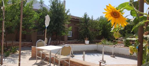 عکس اقامتگاه بومگردی سفره ایرانی باپذیرایی