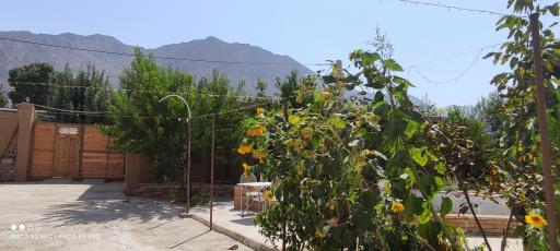 عکس اقامتگاه بومگردی سفره ایرانی باپذیرایی