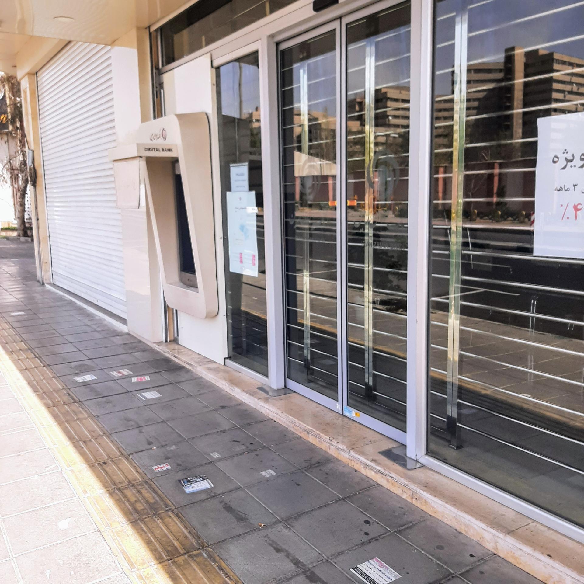 عکس خودپرداز بانک ایران زمین 