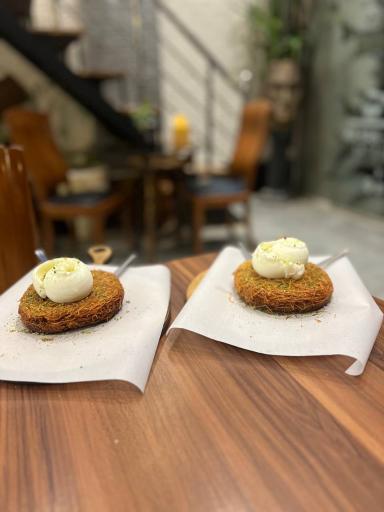 عکس کافه باقلوا علی کیپا