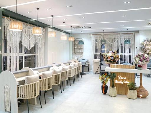 عکس سالن زیبایی سانا