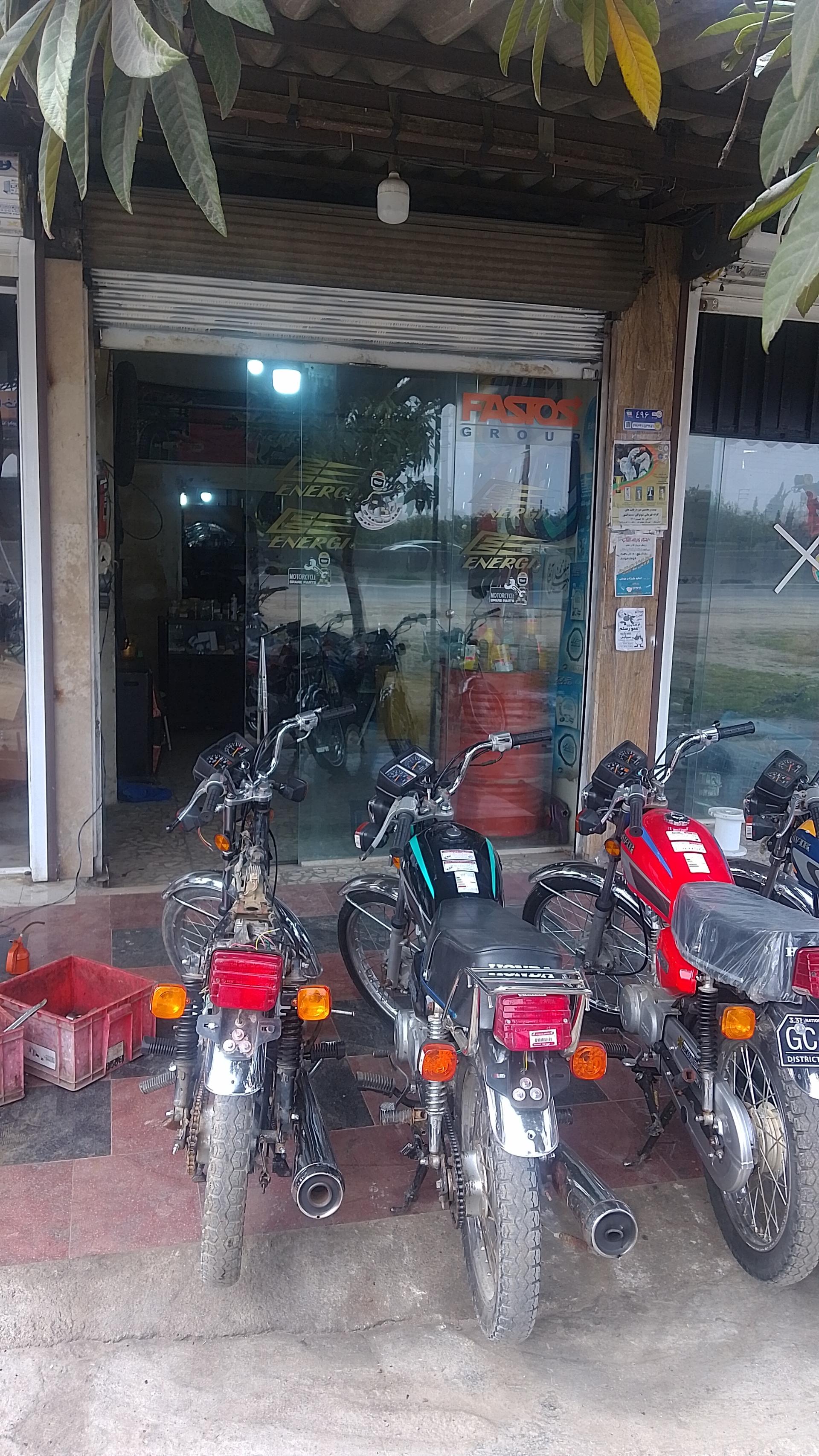 عکس لوازم یدکی و تعمیرگاه موتورسیکلت یاشار