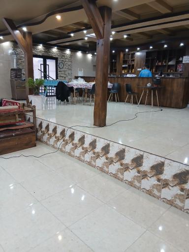 عکس باغ رستوران برکه
