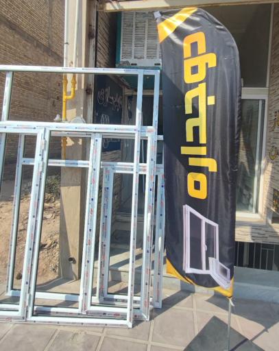 عکس پنجره دوجداره بیکی