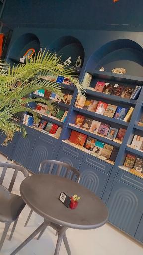 عکس کافه کتاب شب های روشن