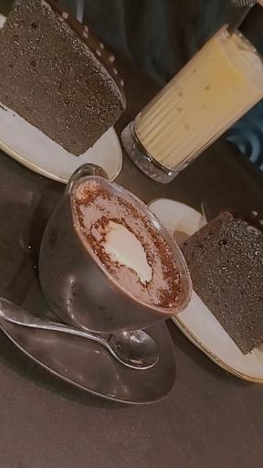 عکس کافه کتاب شب های روشن