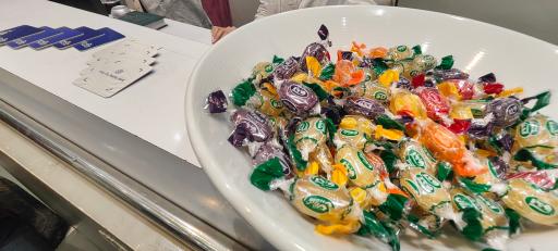 عکس و این هم ست