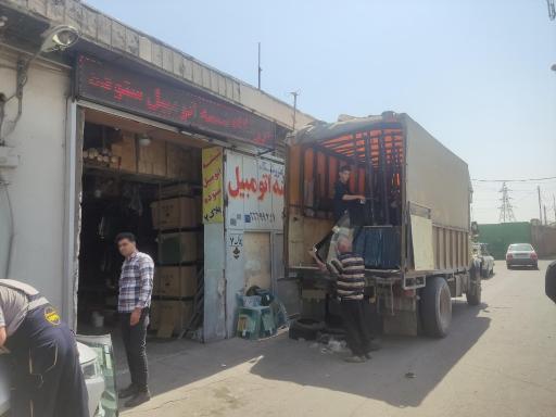 عکس فروشگاه بزرگ شیشه اتومبیل ستوده