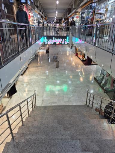 پاساژ شهر شب