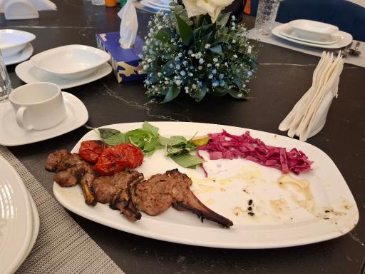 عکس باغ رستوران نارنج