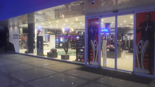 عکس فروشگاه ورزشی علی دایی