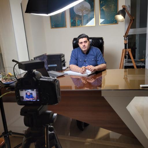 عکس مشاور املاک ضامنی