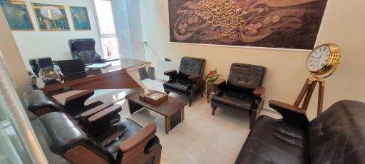 عکس مشاور املاک ضامنی