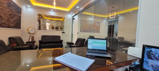 عکس مشاور املاک ضامنی