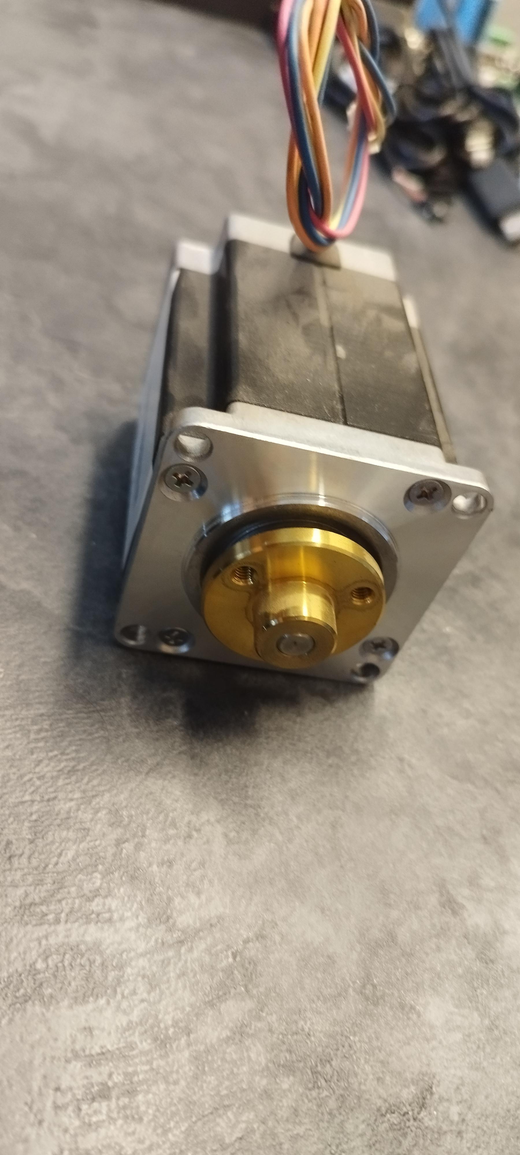 عکس گروه فنی مهندسی مهاجر