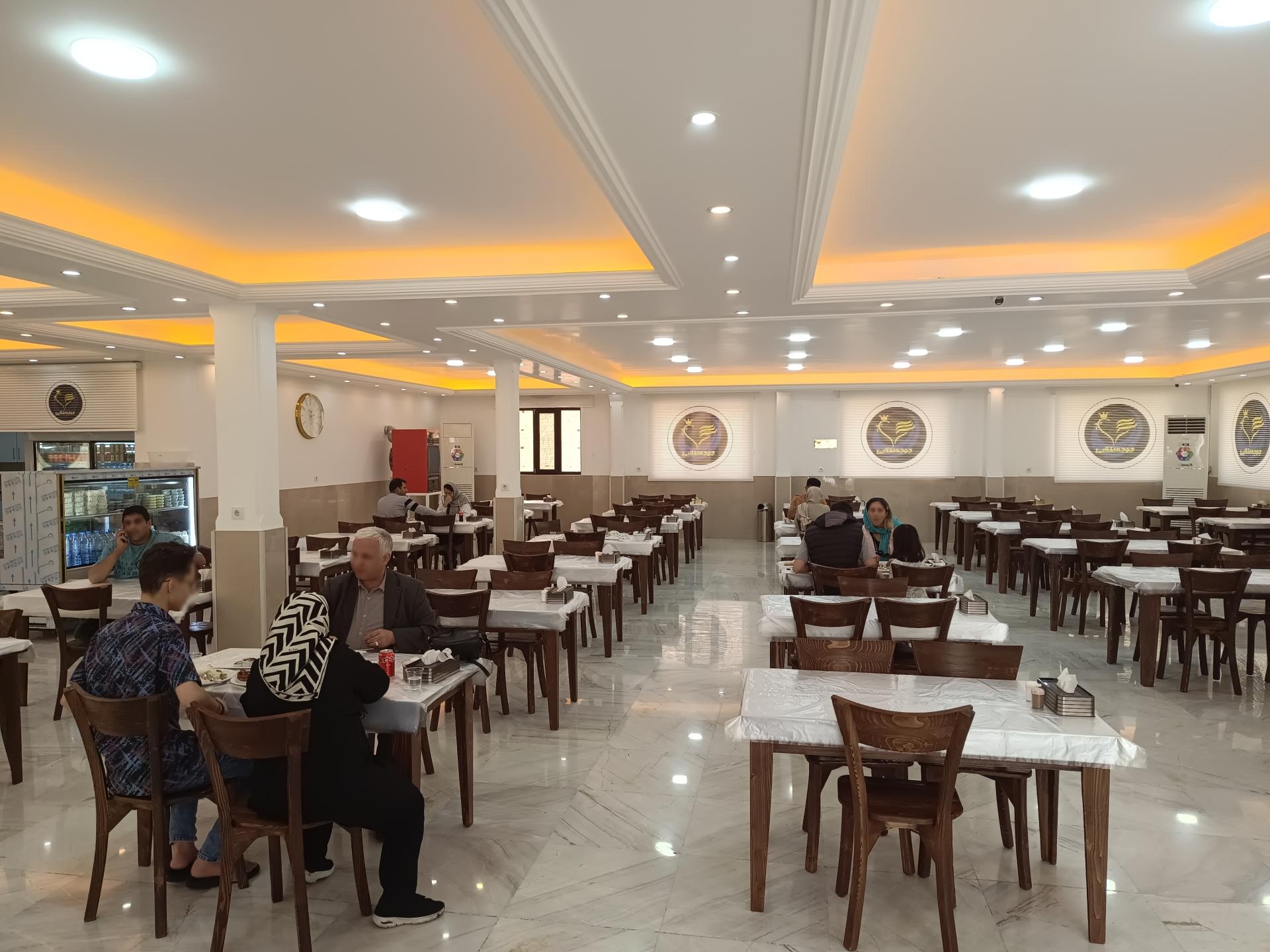 عکس رستوران جوجه طلایی 