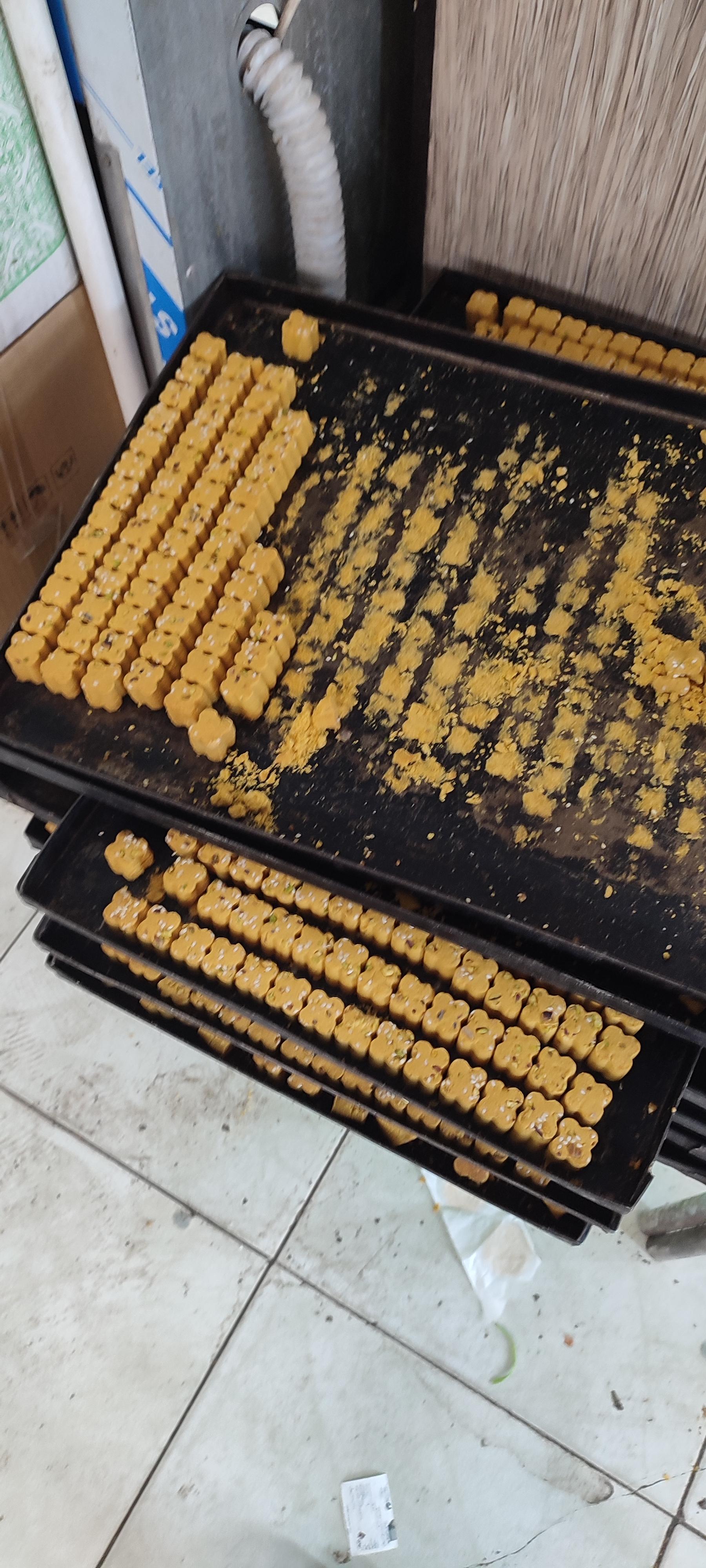 عکس شیرینی سرای نوشین مقدم کاشان