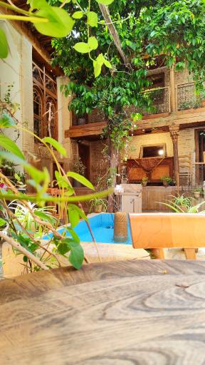 عکس سفره خانه سنتی زرنگار