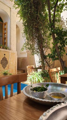 عکس سفره خانه سنتی زرنگار