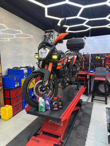 عکس تعمیرگاه متو مهیار