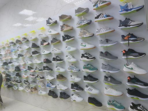 عکس فروشگاه کتونی مسیح اسپرت