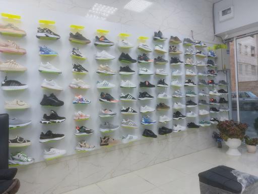 عکس فروشگاه کتونی مسیح اسپرت