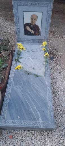 عکس مزار مرحوم هوشنگ حریرچیان( بازیگر) 