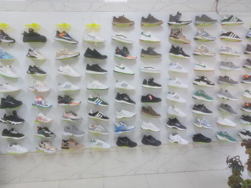 عکس فروشگاه کتونی مسیح اسپرت