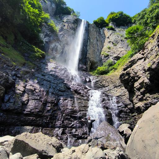 عکس آبشار لاتون