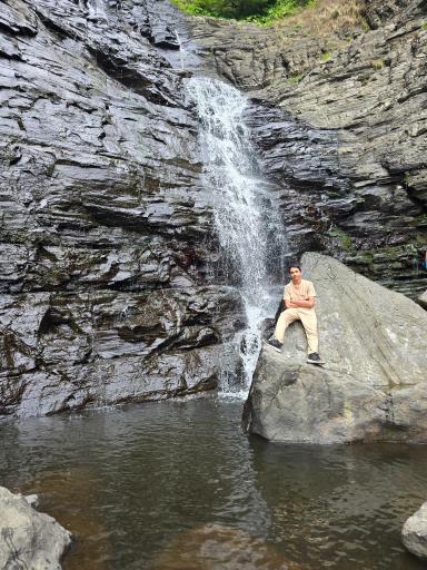 عکس آبشار لاتون