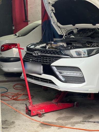 عکس تعمیرگاه موتور و گیربکس و جلوبندی صادقی و داستانی