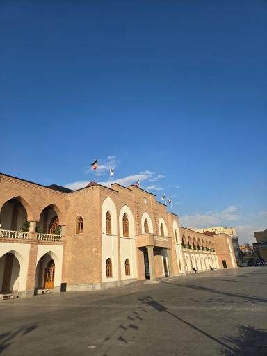 عکس ساختمان بلدیه (خانه‌ شهر)