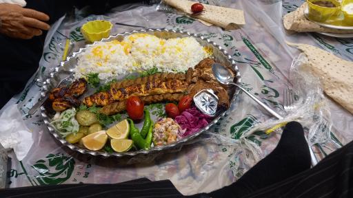 عکس باغ رستوران بزرگمهر 