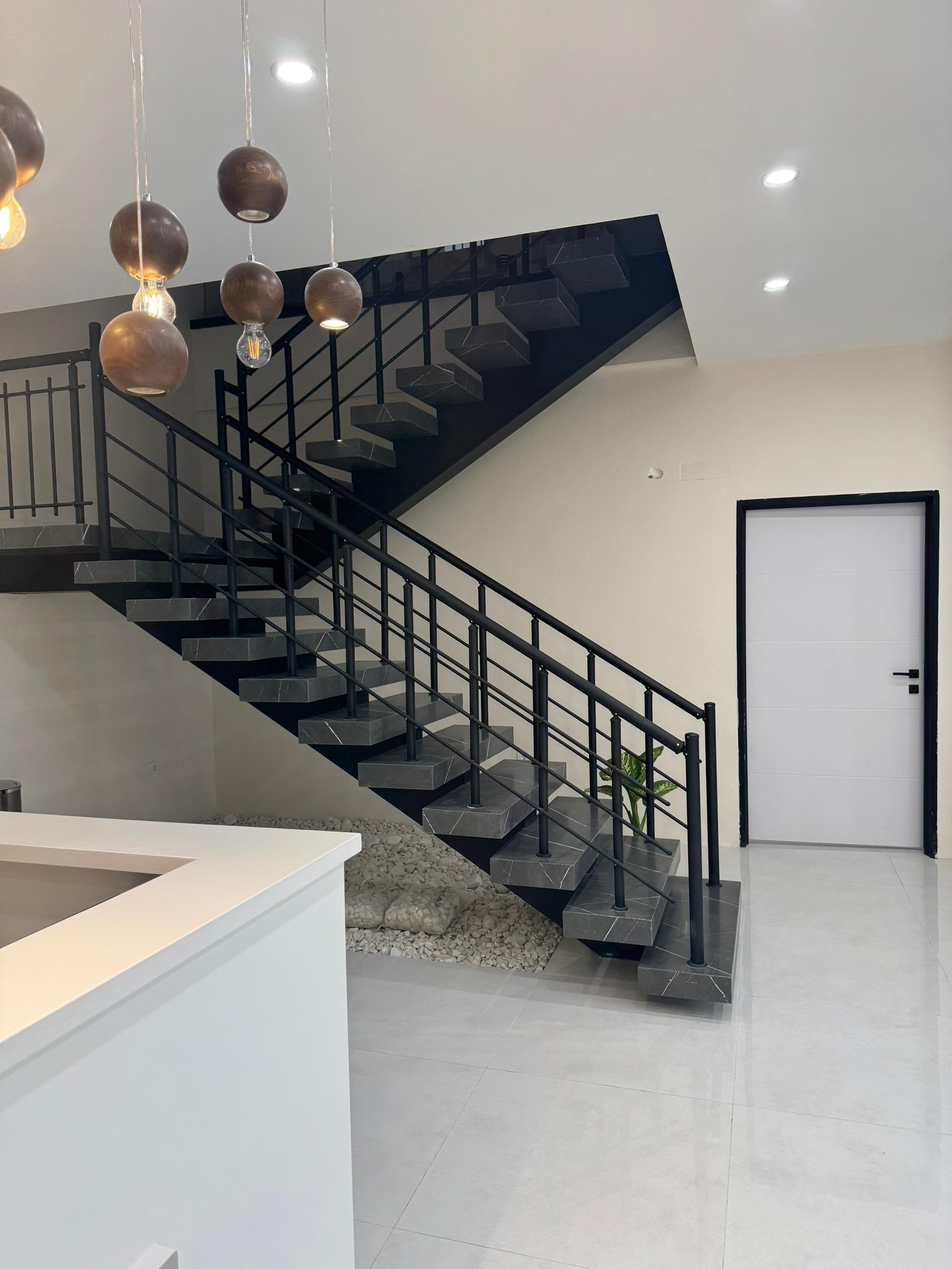 عکس سالن آرایش ماری لانژ