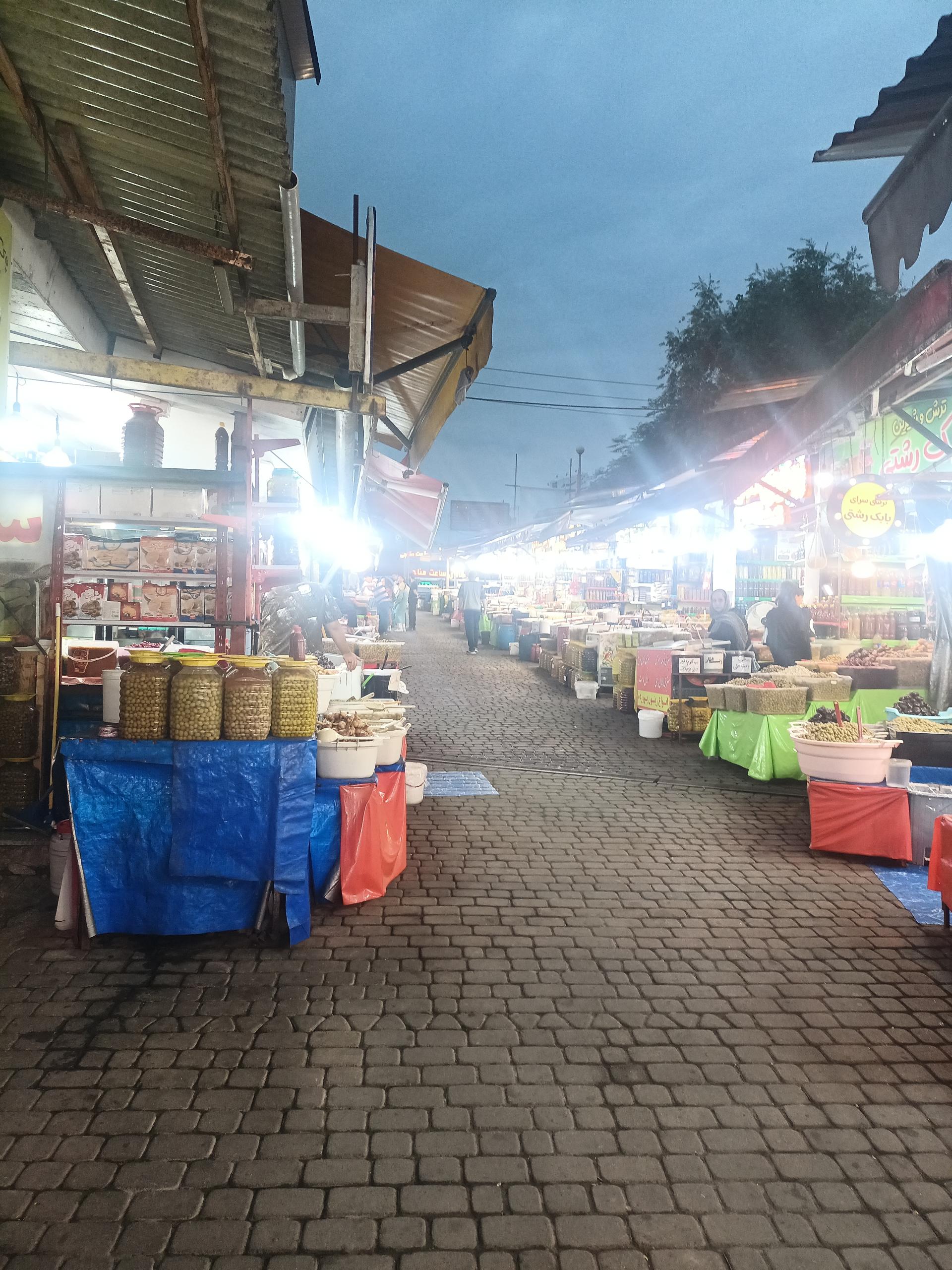 عکس بازار روز رویان