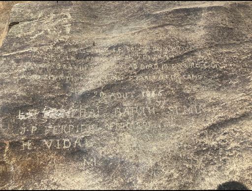 عکس سنگ‌نوشته فرانسوی‌ها در اوسون